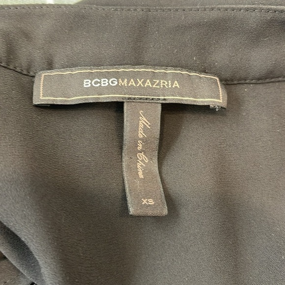 BCBG MAXAZRIA Flowy Blouse with Button Short sleeve “Twiggy” - Picture 7 of 8